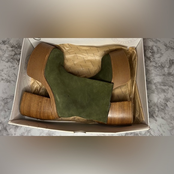 Urban Outfitters Olive Platform Boots - Picture 7 of 9
